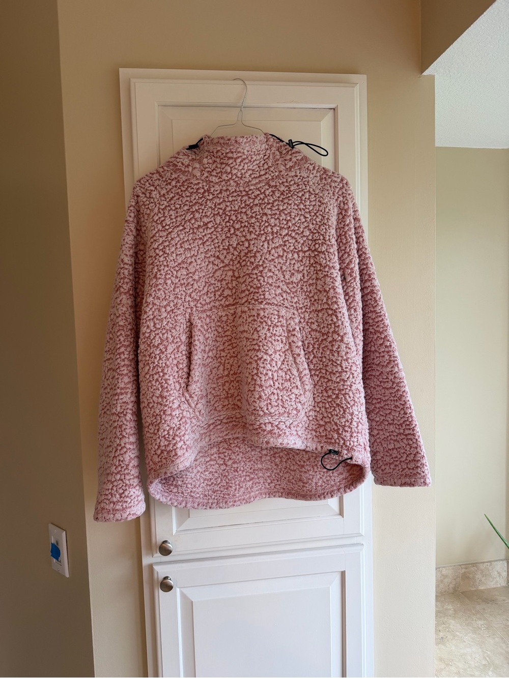 PINK Victoria's Secret Plush Pink Sherpa Pullover